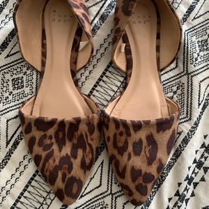 Women’s close toe point dress shoes